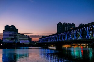 城市桥梁夜景绚丽风光