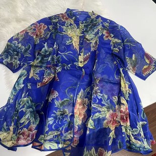 蓝色印花短袖上衣