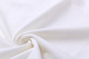白色柔软褶皱布料纹理