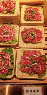 新鲜牛肉拼盘展示