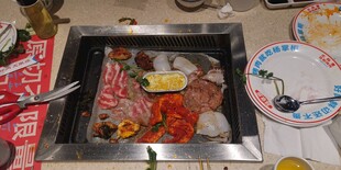 家庭火锅聚餐场景