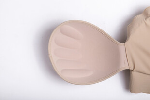 裸色扇贝形无肩带内衣