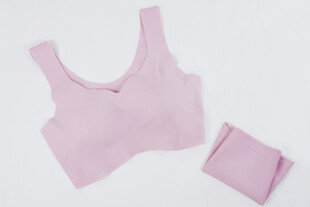 粉色运动内衣及配套腕带