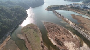 俯瞰壮观水利工程景象