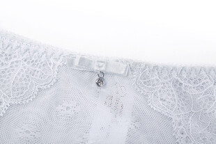精致蕾丝婚纱细节特写