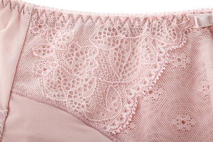 粉色蕾丝女士内裤细节