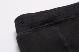 黑色衣物细节特写