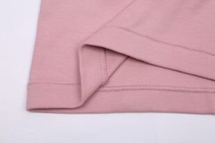 粉色衣物局部特写