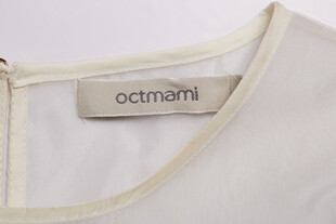 奥克芒品牌衣物领口特写