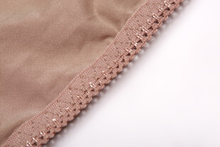 蕾丝边浅棕色布料细节