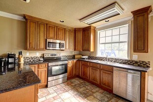 现代风格温馨木质厨房