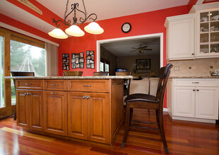 温馨木质厨房岛台设计