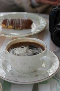 醇香咖啡搭配精致点心