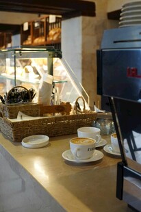 温馨面包店柜台场景