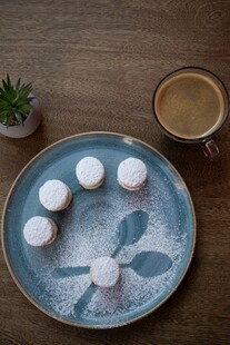 精致甜点与咖啡的惬意组合