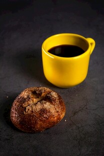 黄杯咖啡配美味松饼