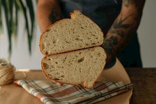 手工制作全麦面包切片