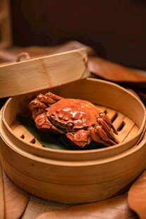 竹笼中的美味大闸蟹
