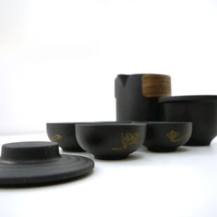 古朴黑陶茶具组合展示