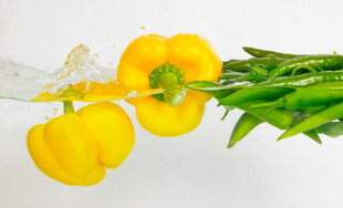 黄甜椒与葱的清新组合