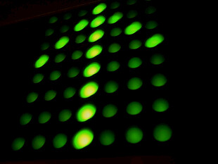 绿色光斑图案