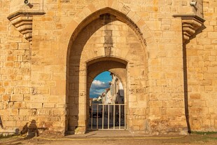 古老拱门建筑景观