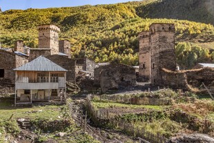 山间古老村落景观