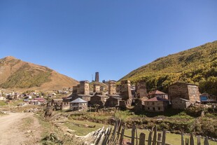 山间古朴村落风景