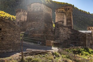 古老神秘的废弃城堡遗迹