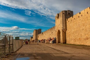 古老城堡的悠长步道