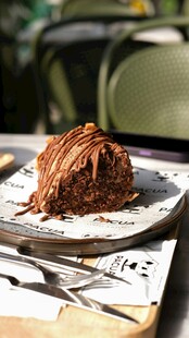 美味巧克力蛋糕诱人呈现