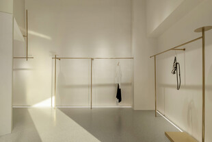 简约现代风的衣物悬挂空间