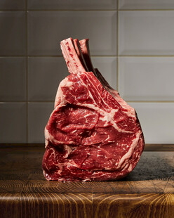 新鲜战斧牛排