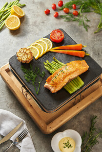 香煎三文鱼配多彩蔬菜