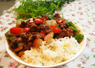 美味牛肉盖饭 营养又可口