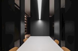 现代简约风格会议室场景