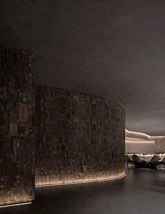 现代建筑夜景静谧水畔风光