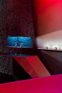 现代风红黑调室内空间