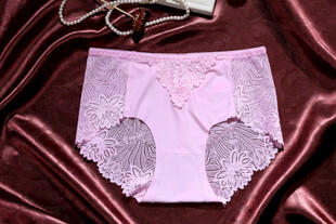 粉色蕾丝女士内裤展示
