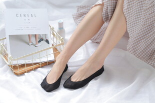 女士黑色平底鞋优雅展示