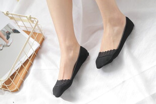 简约黑色平底女鞋展示