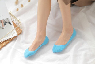 女士浅蓝色平底鞋展示