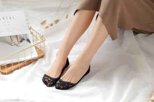 女士优雅平底鞋展示