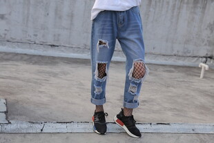 破洞牛仔裤穿搭展示