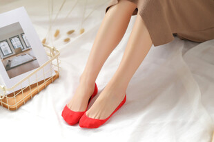 女士红色平底鞋优雅展示