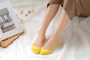 女士黄色时尚船袜展示