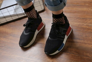 时尚潮人个性运动鞋穿搭