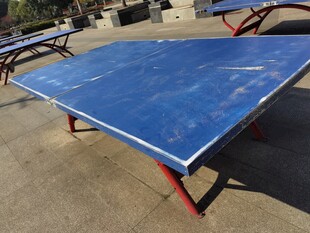 户外蓝色乒乓球桌