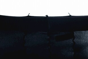 黑色丝袜腰身弹性展示