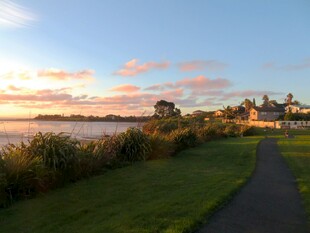海滨小镇黄昏美景